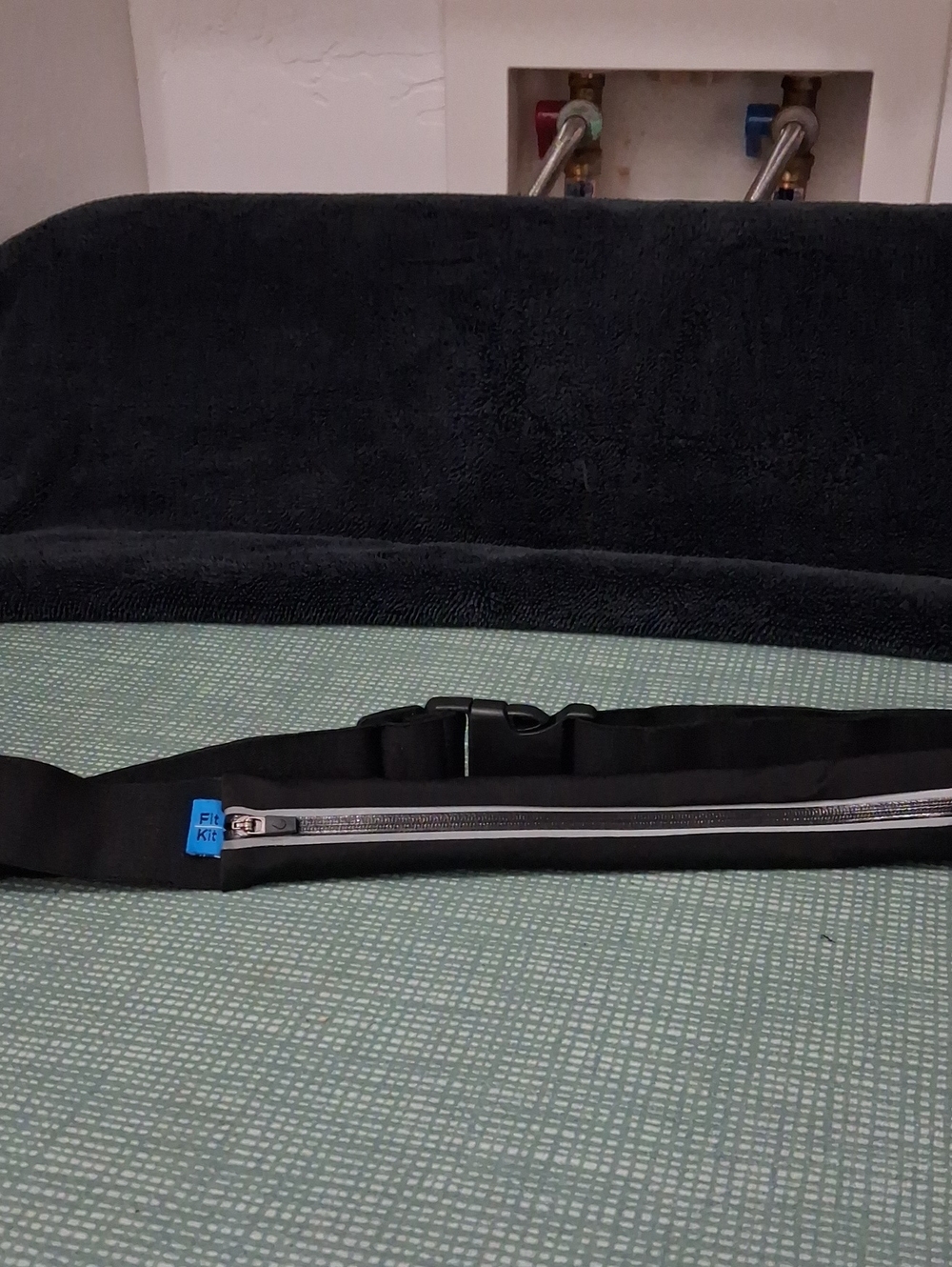 Fit Kit.Black Running Belt with Reflective Zip -